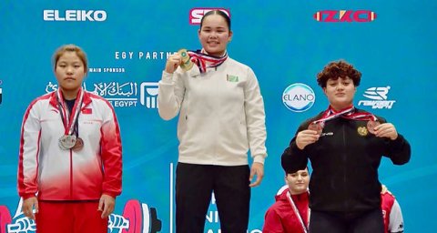 Туркменская штангистка стала чемпионкой мира среди юниоров