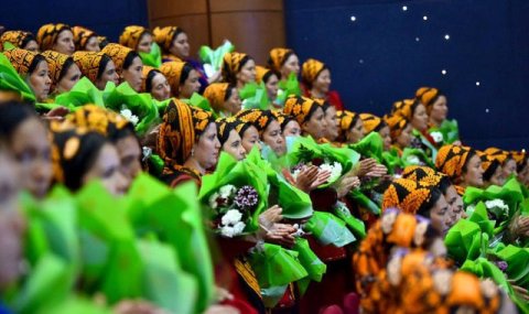 В Туркменистане прошли торжества 8 марта с участием работников нефтегазовой сферы