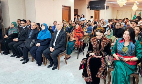 День матери отметили в Культурном центре при Посольстве Ирана в Ашхабаде
