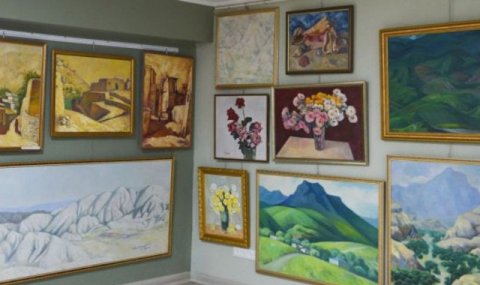 В Ашхабаде начала работу выставка «Искусство в двух взглядах»