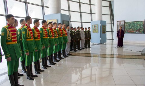 В Туркменистане прошла выставка к Дню защитников Отечества