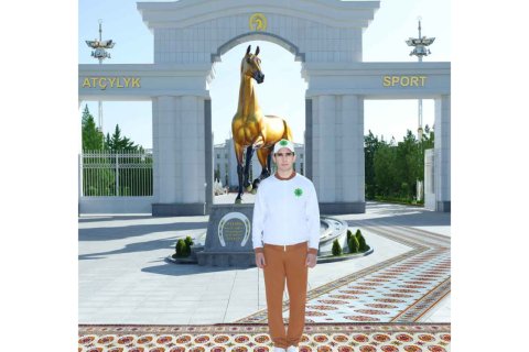Президент Туркменистана участвовал в праздничных торжествах
