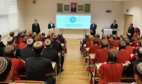 В Ашхабаде обсудили перспективы партнерства вузов Туркменистана и Ирана