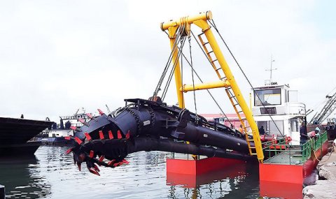 Предприятие в Дашогузе получило высокопроизводительный понтонный земснаряд