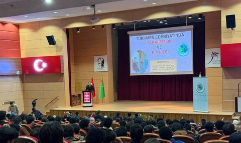 В Карабукском университете отметили 30-летие нейтралитета Туркменистана