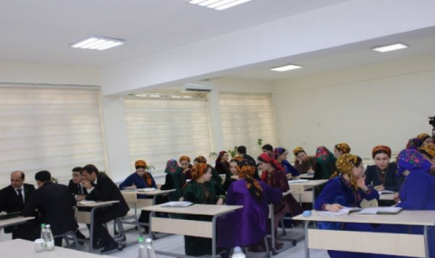 В ТНИМЯ им. Довлетмаммета Азади состоялся семинар преподавателей английского языка