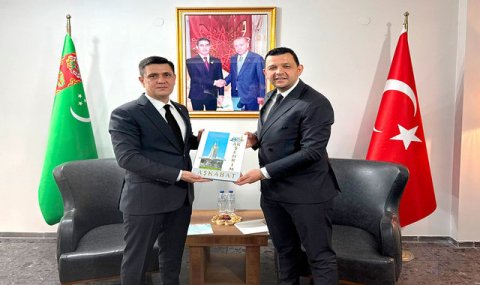 Посол Туркменистана встретился с руководителем телеканала «TRT Avaz»