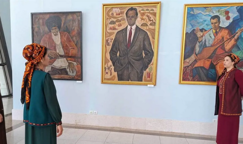 В Ашхабаде открылась выставка ко Дню работников культуры и искусства