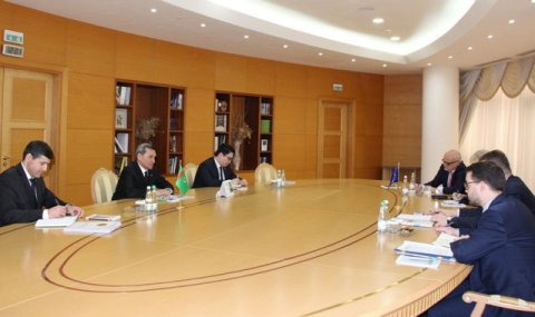 Глава МИД Туркменистана встретился со спецпредставителем ЕС