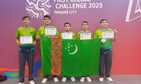 Туркменская команда стала победителем международного конкурса роботов