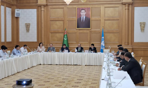 В Ашхабаде проходит обучение по защите зерновых культур