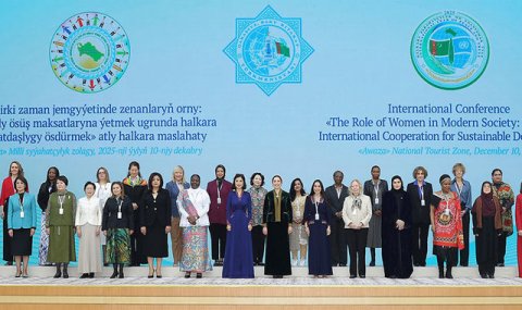 Туркменистан развивает роль женщин в государственном управлении и экономике