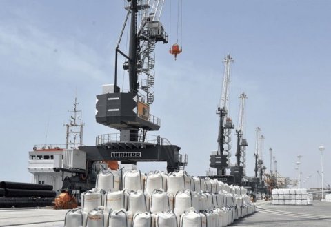 Гарабогазский завод перевыполняет план производства карбамида