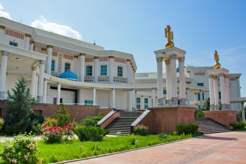 В Государственном музее Туркменистана представили новую витрину с муляжами грибов