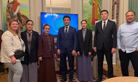Посол Туркменистана встретился с участниками образовательной программы ЕС 