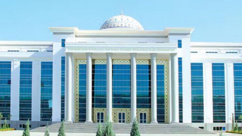 В Туркменистане прошла церемония вручения дипломов Академии наук