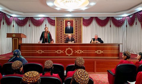 Наставническая встреча объединила студентов и учёных в Ашхабаде