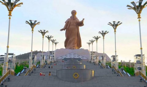 Иностранные журналисты посетили фан-зоны Ашхабада перед футбольным праздником