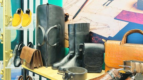 Туркменская компания KWK развивает линейку обуви и аксессуаров