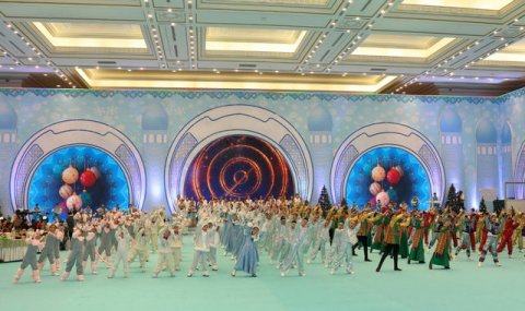 Сердар Бердымухамедов принял участие в новогоднем торжестве у Главной ёлки