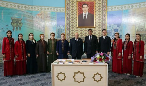 В Ашхабаде состоялся вечер памяти поэта Курбанназара Эзизова