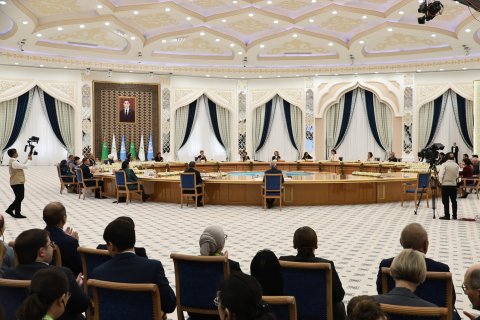 Инновационные технологии в медицине: Франция предлагает Туркменистану сотрудничество в области цифрового здравоохранения