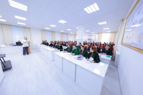 В Туркменистане проведен обучающий курс с участием представителей Вестминстерского университета