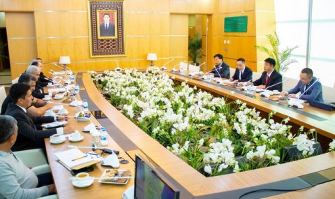 Делегация КНР посетила нефтегазовый ВУЗ Туркменистана