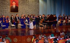 В Ашхабаде состоялся концерт Кристин Фонлюпт и симфонического оркестра