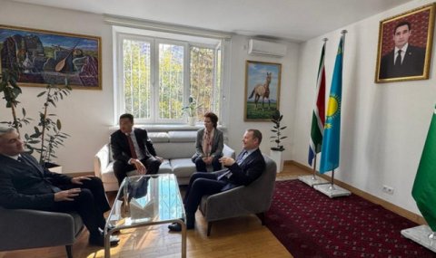 Посол Туркменистана встретился с Верховным комиссаром ОБСЕ