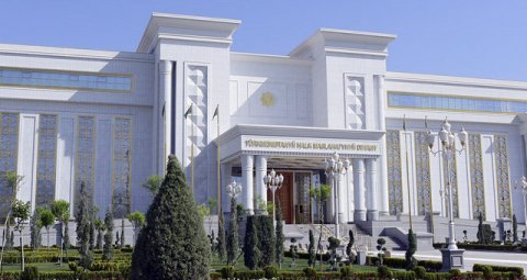 Гурбангулы Бердымухамедов направил поздравление Президенту Туркменистана
