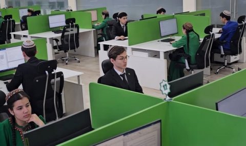 В Ашхабаде состоялся финал конкурса по информатике среди школьников