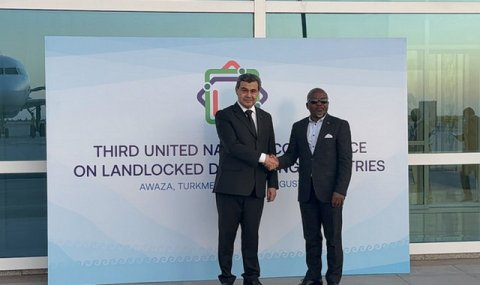 Вице-президент Малави прибыл в Туркменистан для участия в конференции LLDC3