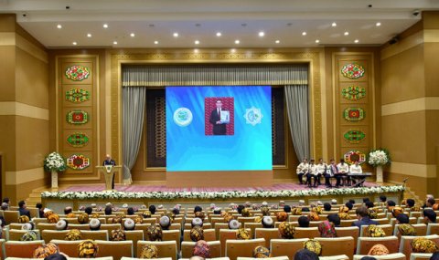 В Ашхабаде представили новую книгу Президента Туркменистана о нейтралитете