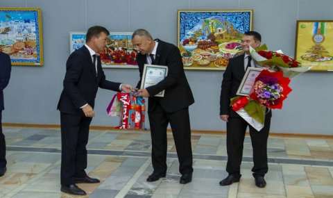 Мир цвета и линии: выставка Какабаева и Тувакова в Ашхабаде