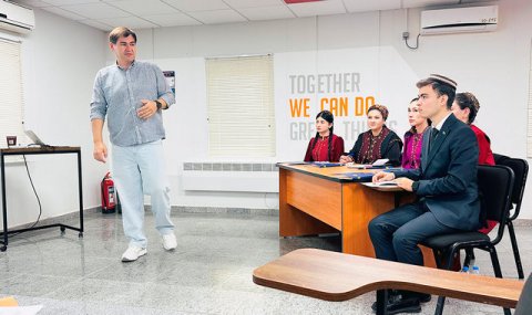 В Ашхабаде прошел воркшоп по медиаграмотности и ИИ