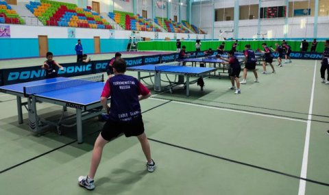 В Ашхабаде проходит совместная подготовка теннисистов Туркменистана и России