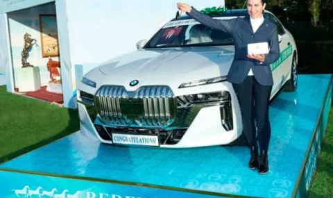 Хозяин скакуна Йындама получил автомобиль от Президента Туркменистана