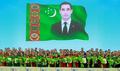 В Туркменистане состоялась церемония вручения Молодёжной премии