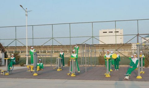 В Балканабате открыта новая спортивная площадка для студентов нефтяной профшколы