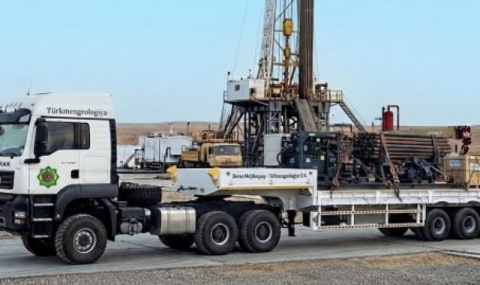 Автопарк «Туркменгеологии» пополнили четыре тягача Sitrak