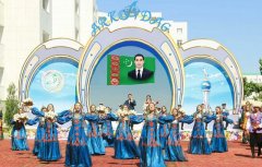 В городе Аркадаг Туркменистана новосёлы получили ключи от новых квартир