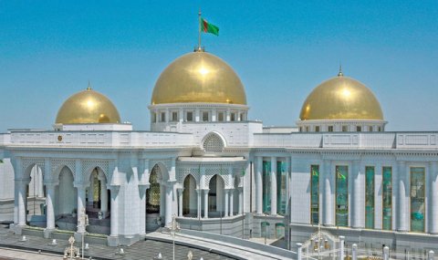 Туркменистан отметил вклад граждан медалью к юбилею нейтралитета