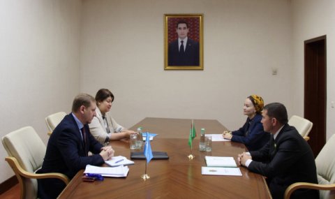 В Меджлисе Туркменистана прошла встреча с советником ЮНИСЕФ