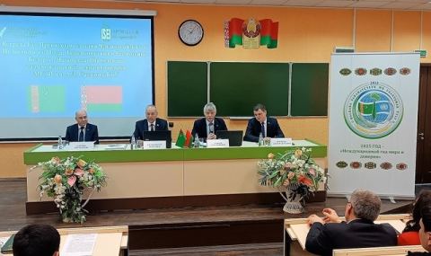 Посол Туркменистана в Беларуси встретился со студентами экологического института в Минске