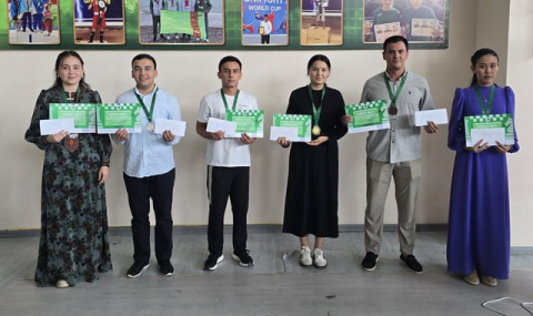 Молодежь Туркменистана демонстрирует успехи на шахматном турнире