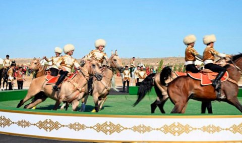 Туркменистан расширяет международное сотрудничество в сфере коневодства