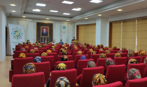 В Минсвязи Туркменистана прошло мероприятие о роли женщин в развитии страны