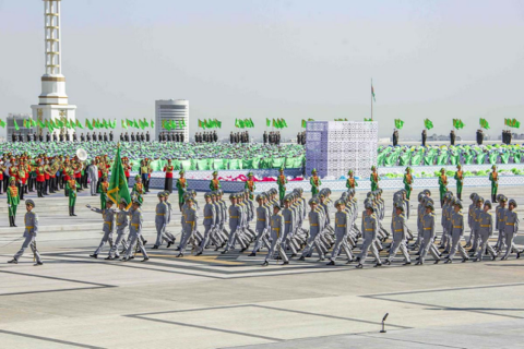 Почетный караул Туркменистана впечатлил мастерством строевой подготовки