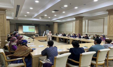 Визит эксперта ЮНИСЕФ: Туркменистан укрепляет систему охраны здоровья детей